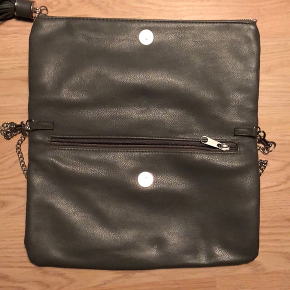 Clutch - Picture 2 of 4